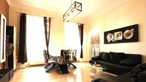 Apartment for 6 people | Area keluarga | Televisi layar datar 42-inci dengan saluran TV kabel dan TV