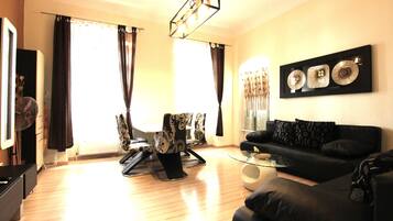 Apartment für 6 Personen | Wohnbereich | 42-Zoll-Flachbildfernseher mit Kabelempfang, Fernseher, DVD-Player