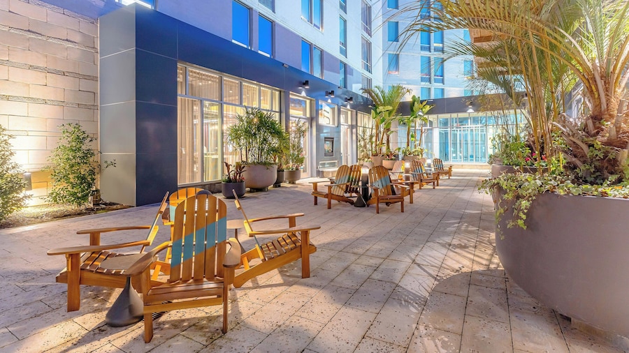 Aloft Jacksonville Tapestry Park