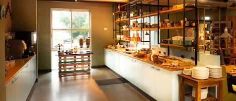 Tägliches Frühstücksbuffet (18.50 EUR pro Person)
