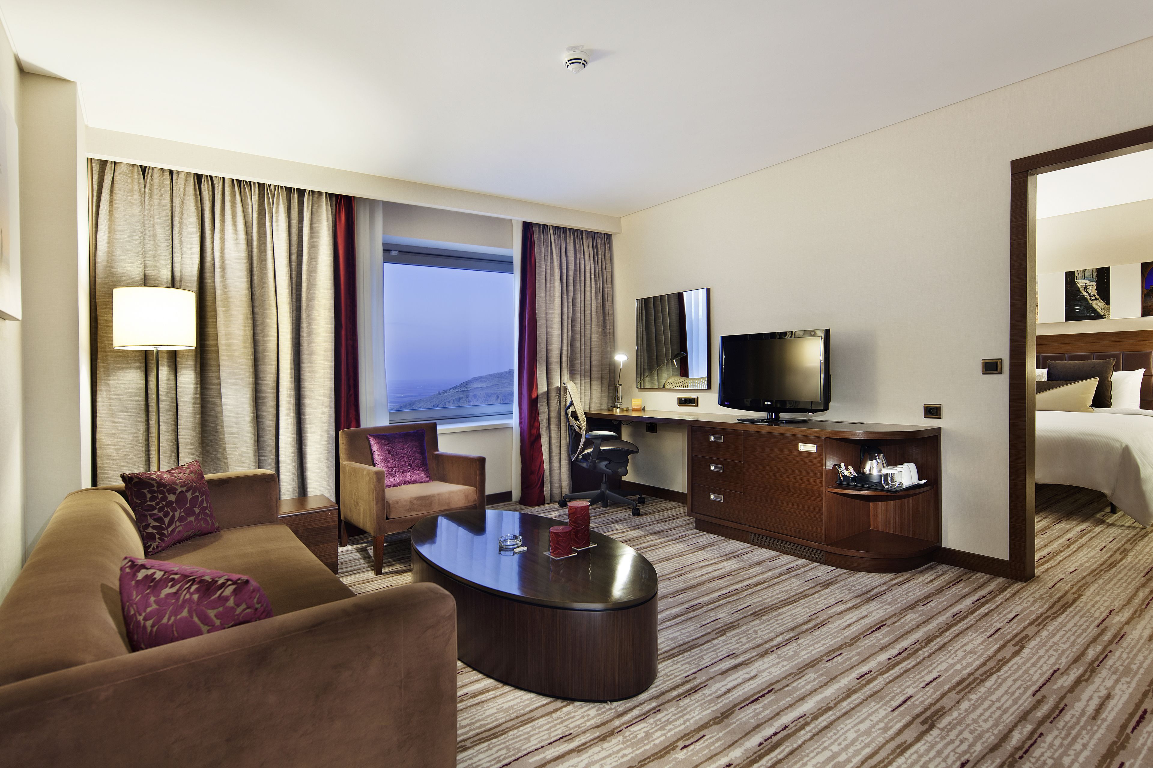 standard suite, 1 bedroom | minibar, in-room safe, iron/ironing board, rollaway beds