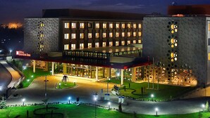 A hotel with a modern design, featuring a large building with multiple windows and a distinctive facade. - Hilton Garden Inn Konya, Turkey (Konya)