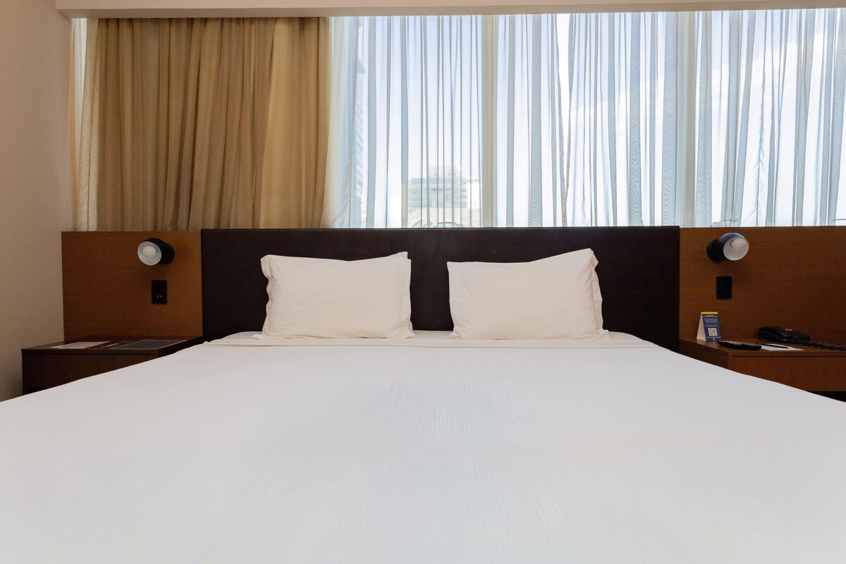 Room, 1 Double Bed, Sea View | Premium bedding, minibar, in-room safe, desk