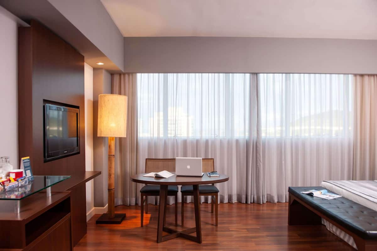 Habitación Deluxe, 1 cama Queen size | 1 habitación, ropa de cama de alta calidad y minibar