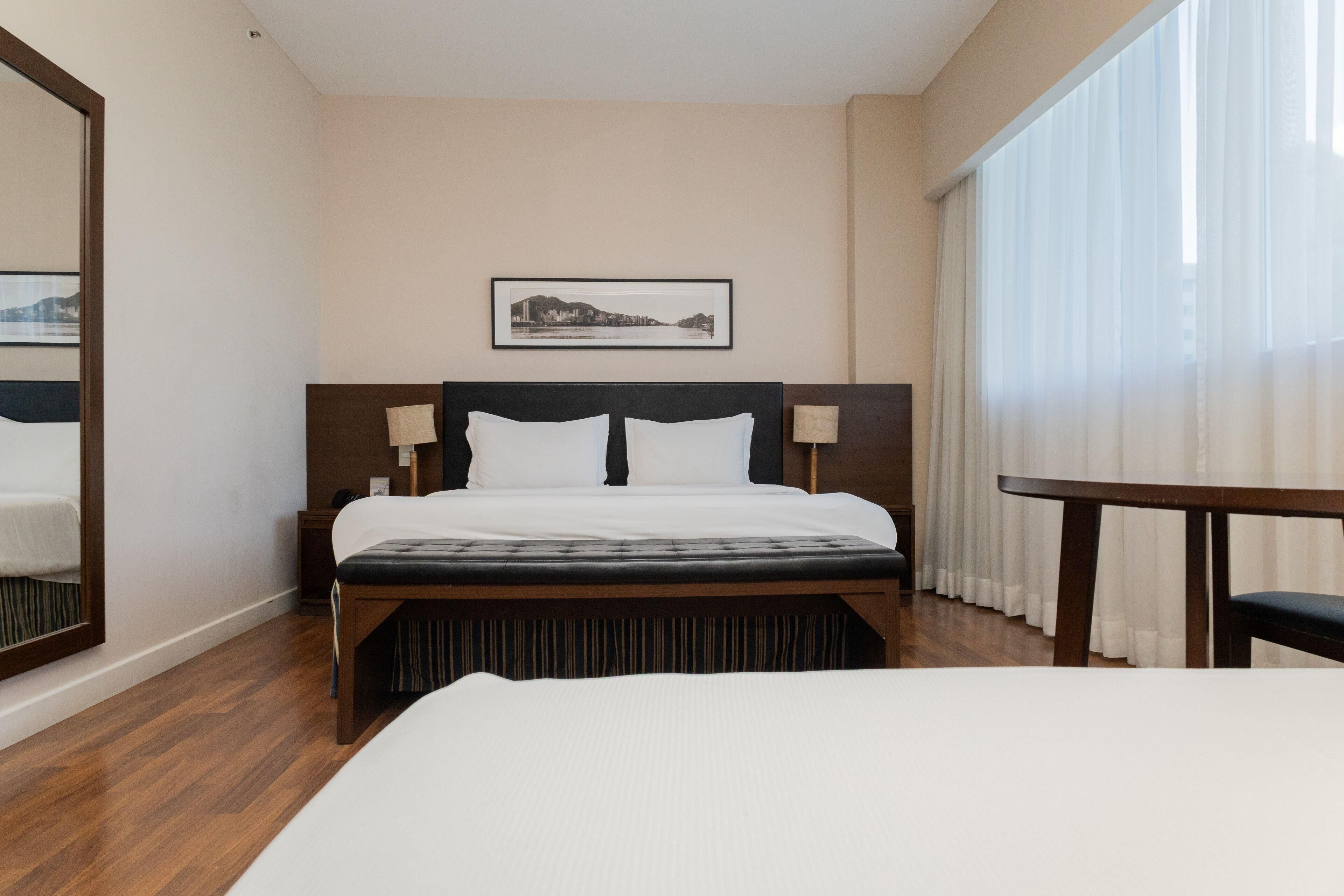 Quarto luxo, várias camas, vista para o mar | Roupas de cama premium, frigobar, cofres nos quartos, escrivaninha