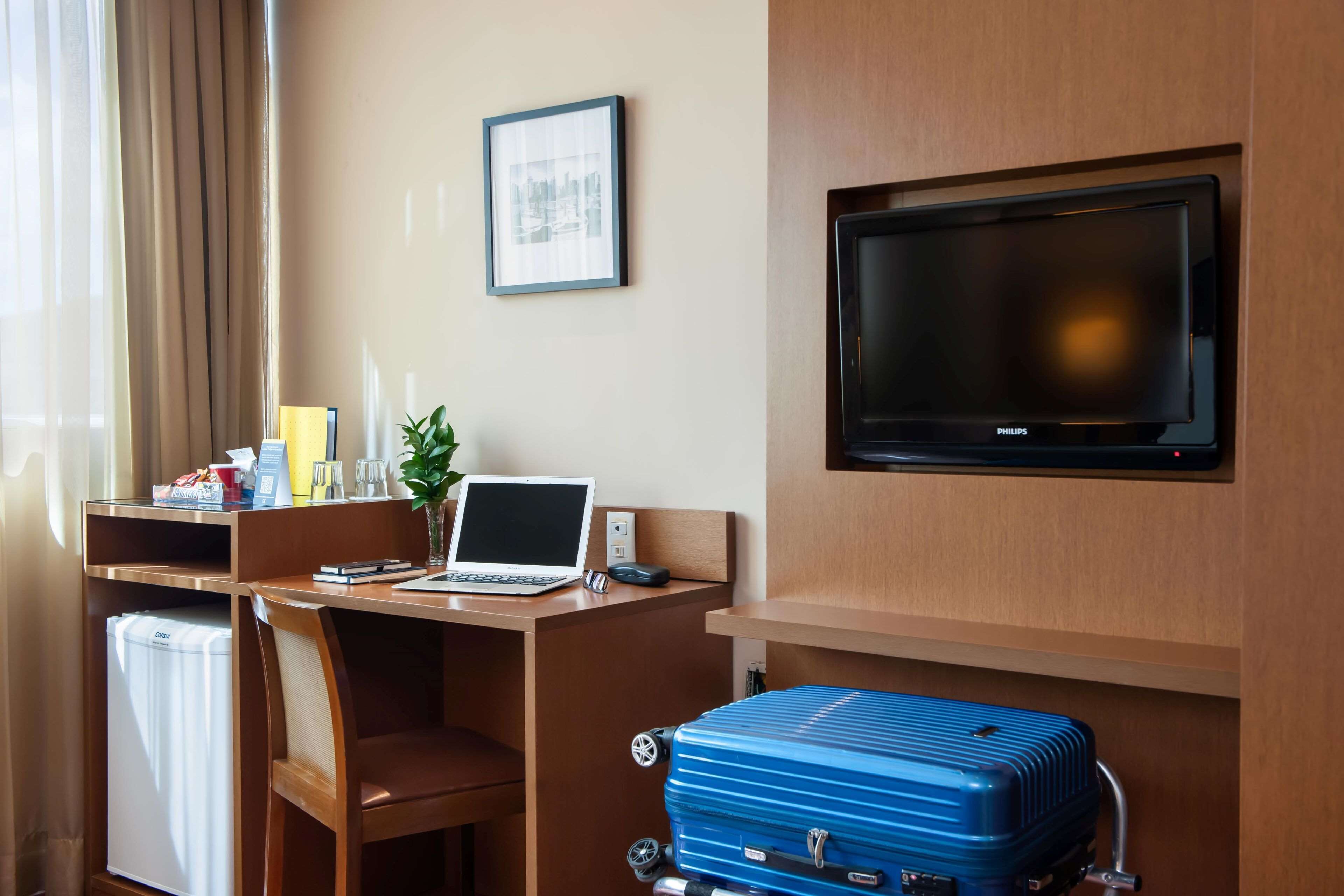 standard room, 2 single beds | 1 bedroom, premium bedding, minibar, in-room safe