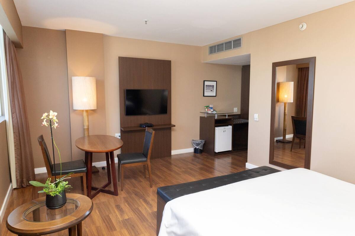 Premium bedding, minibar, in-room safe, desk