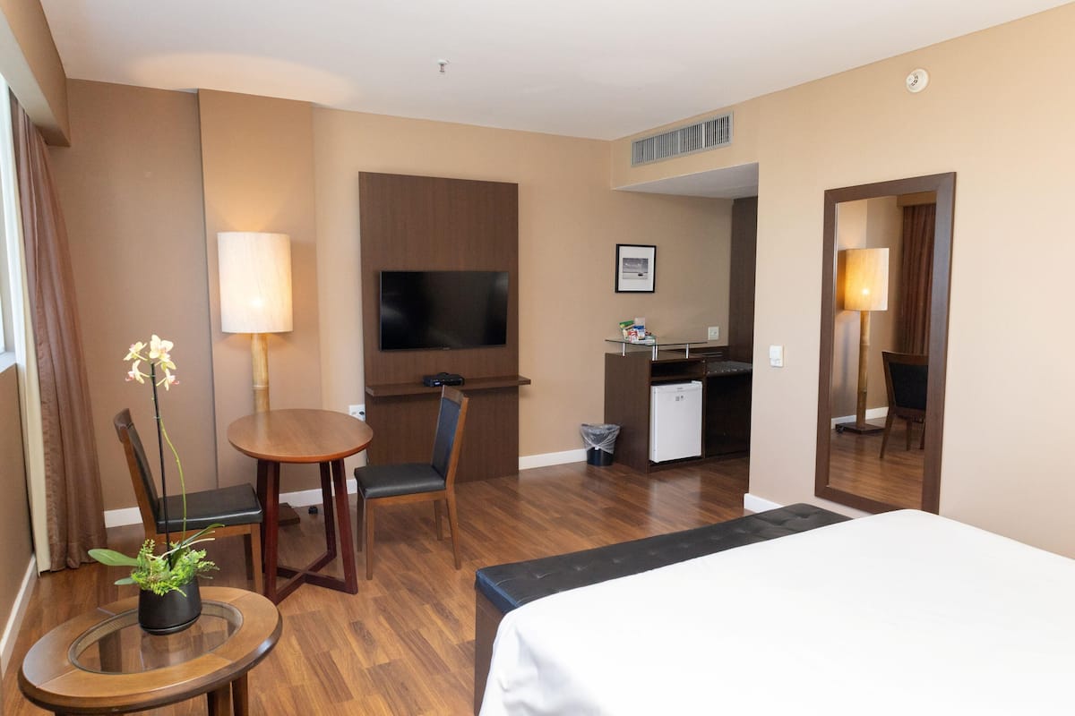 Ropa de cama de alta calidad y minibar