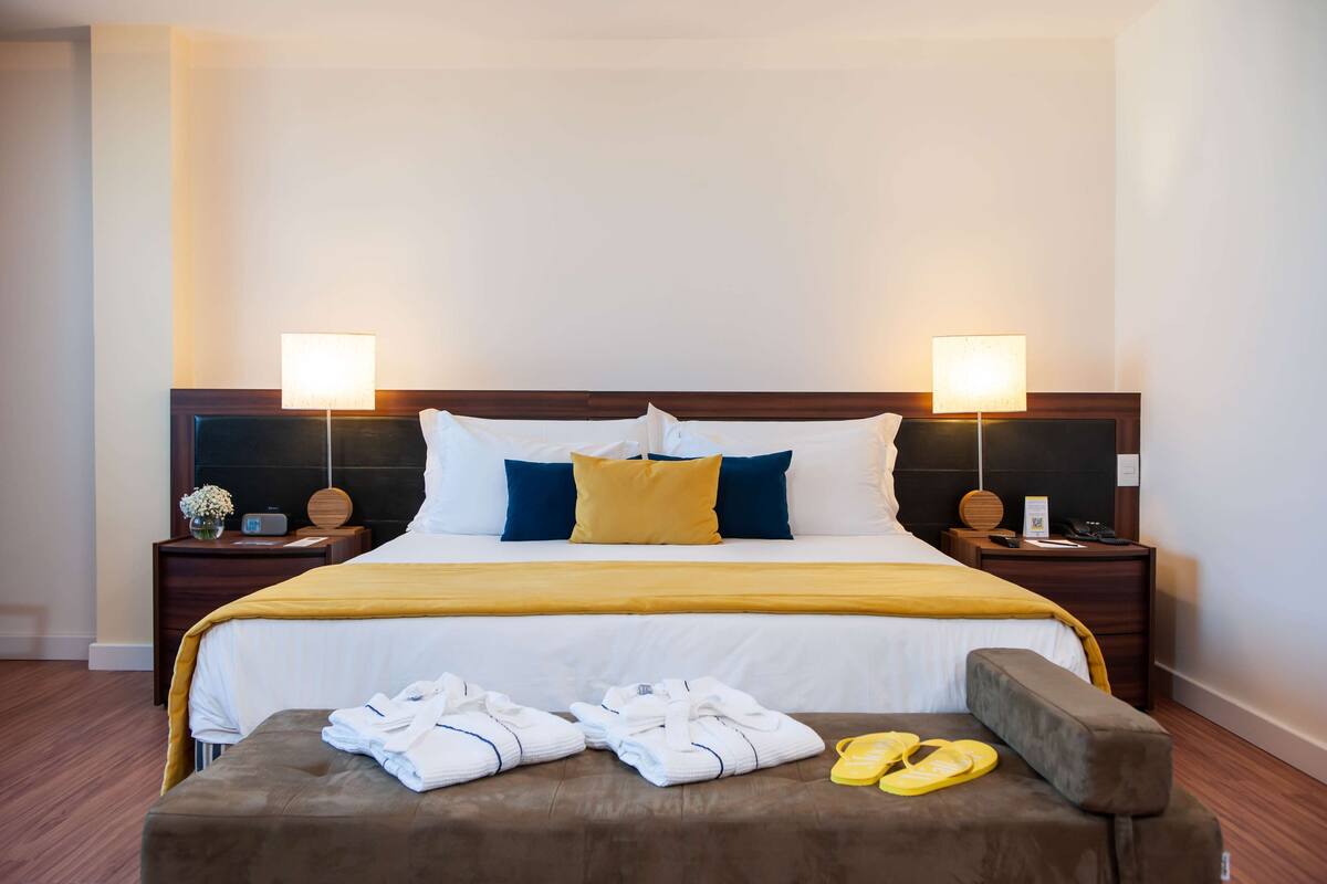Suite, 1 cama Queen size | 1 habitación, ropa de cama de alta calidad y minibar