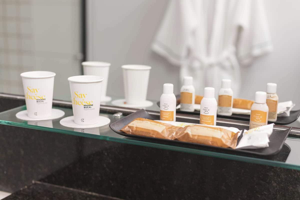 suite, 1 queen bed | property amenity