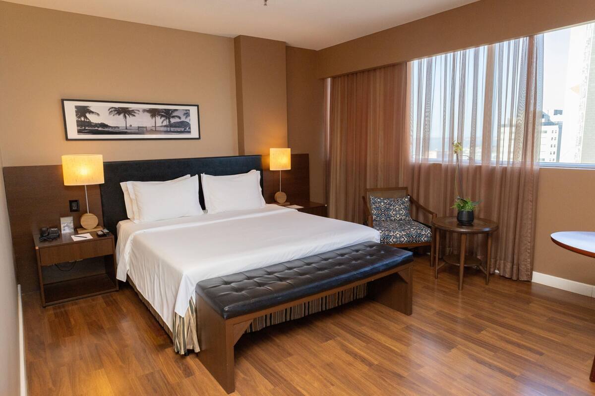Deluxe Room, 1 Queen Bed | Premium bedding, minibar, in-room safe, desk