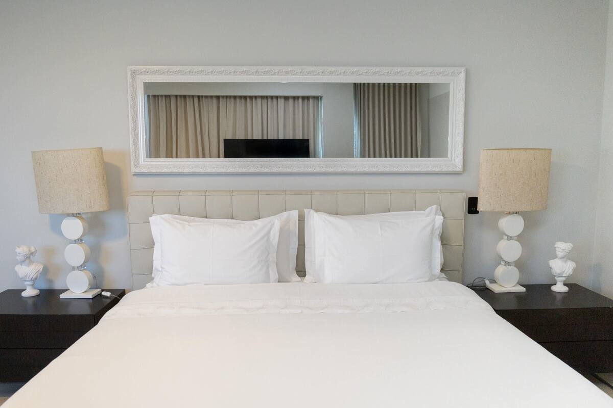 Ropa de cama de alta calidad y minibar