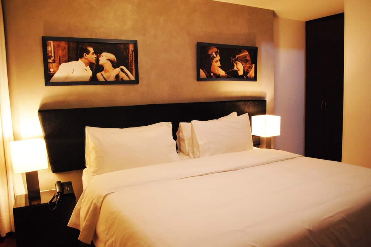 Roupas de cama premium, edredons de pluma, cofres nos quartos