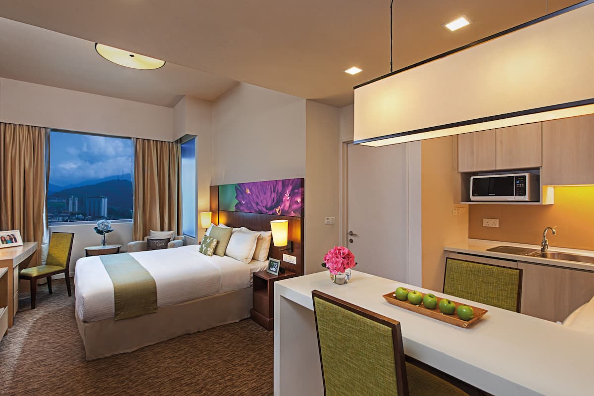 1 bedroom, in-room safe, desk, laptop workspace