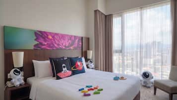 Astronaut-Themed 1 Bedroom Premier Family Suites | In-room safe, desk, laptop workspace, blackout drapes