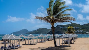Sulla spiaggia, cabine da spiaggia gratuite, immersioni subacquee, kayak