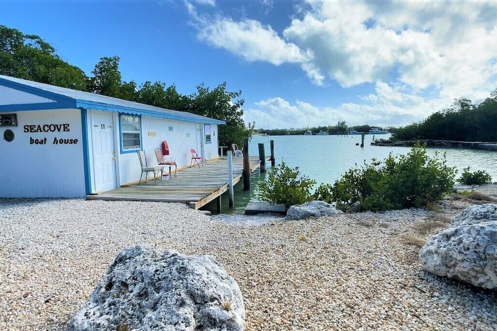 Floating Sea Cove Resort & Marina