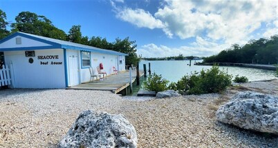 Floating Sea Cove Resort & Marina