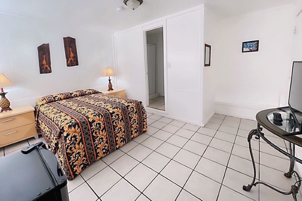 Small Bungalow | 1 bedroom, individually decorated, individually furnished