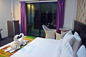 豪華客房 | 高級寢具、Select Comfort 床墊、迷你吧、客房內保險箱