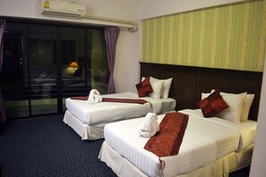 Hochwertige Bettwaren, Select-Comfort-Betten, Minibar, Zimmersafe