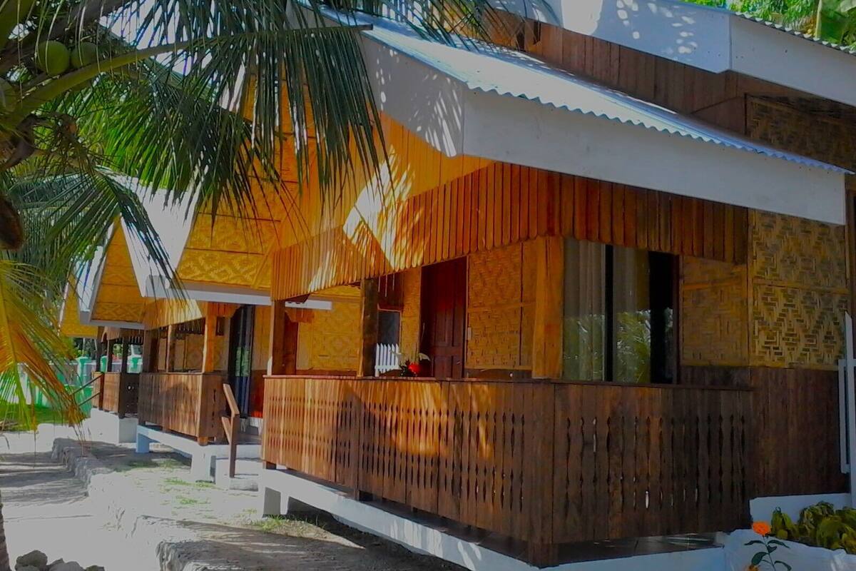 Beachfront Cabana | Minibar, coffre-fort, ameublement unique, fer et planche Ă repasser