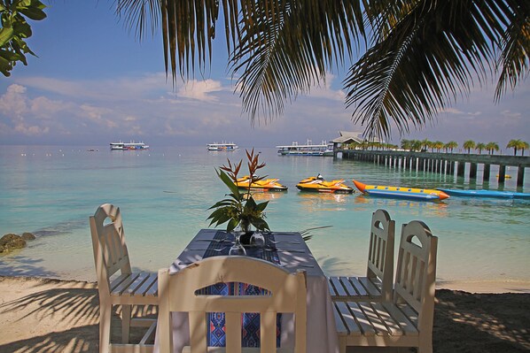 Couples dining - Hof Gorei Beach Resort (Samal)