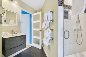 Free toiletries, hair dryer, towels, soap - Château des Tourelles - Par Aneyro (Québec City)