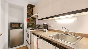 Estudio, cocina | Cocina privada | Nevera en la zona común y microondas en la zona común