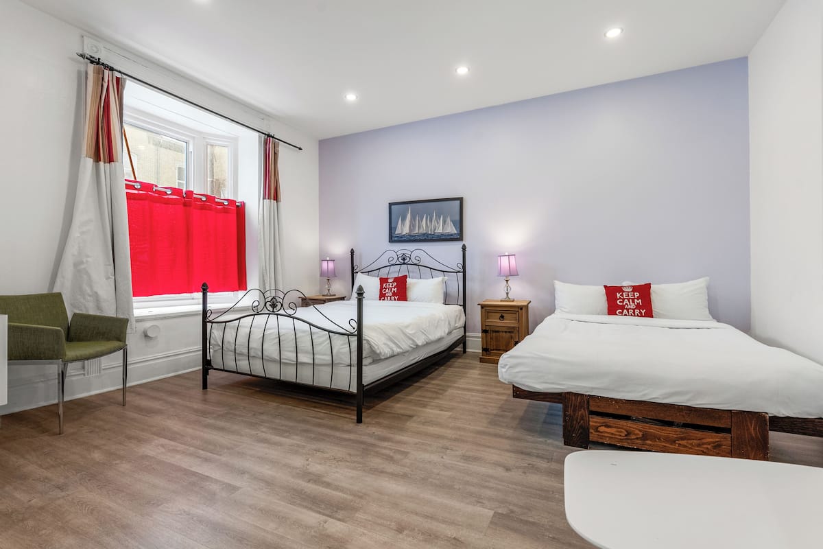Ropa de cama de alta calidad, tabla de planchar con plancha y cunas