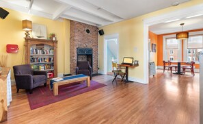 Lobby sitting area - Château des Tourelles - Par Aneyro (Québec City)