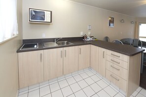 Lägenhet - 2 sovrum | Eget kök | Kylskåp, mikrovågsugn, spishäll och kaffe- och tebryggare