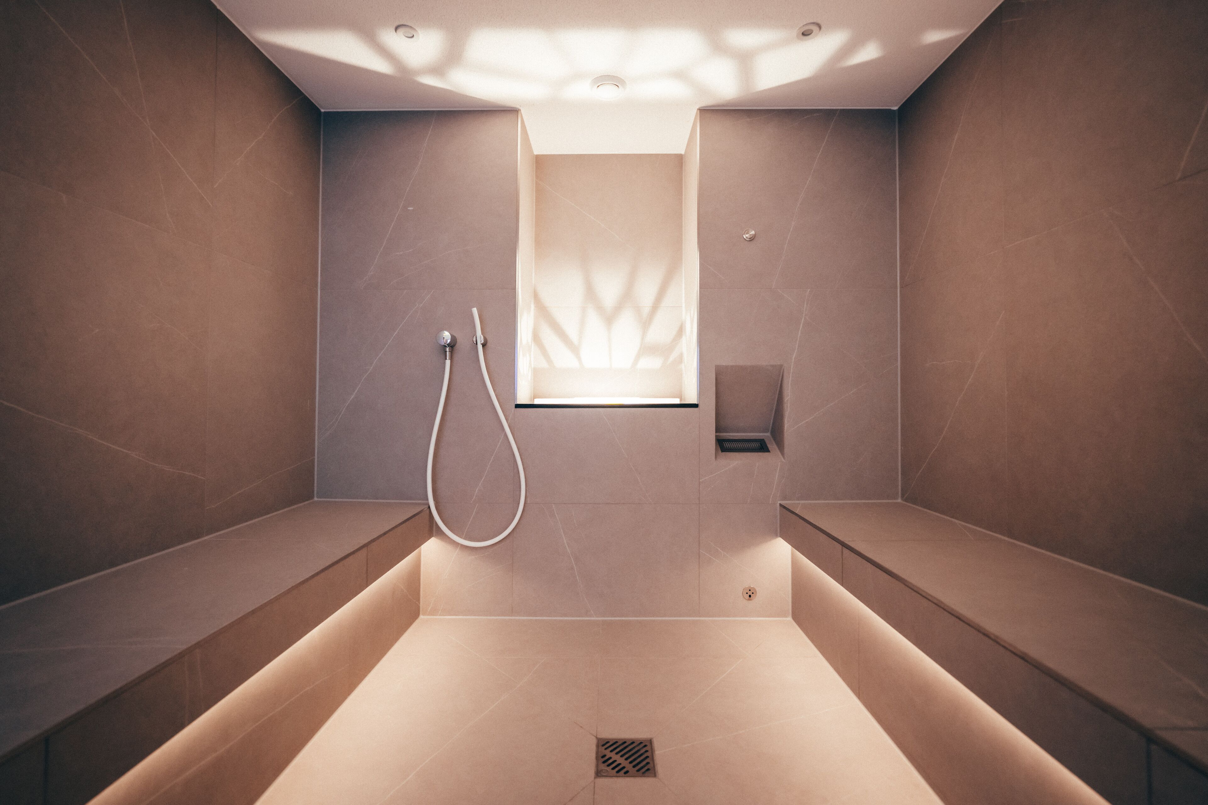 body treatments, facials, 2 treatment rooms, massages