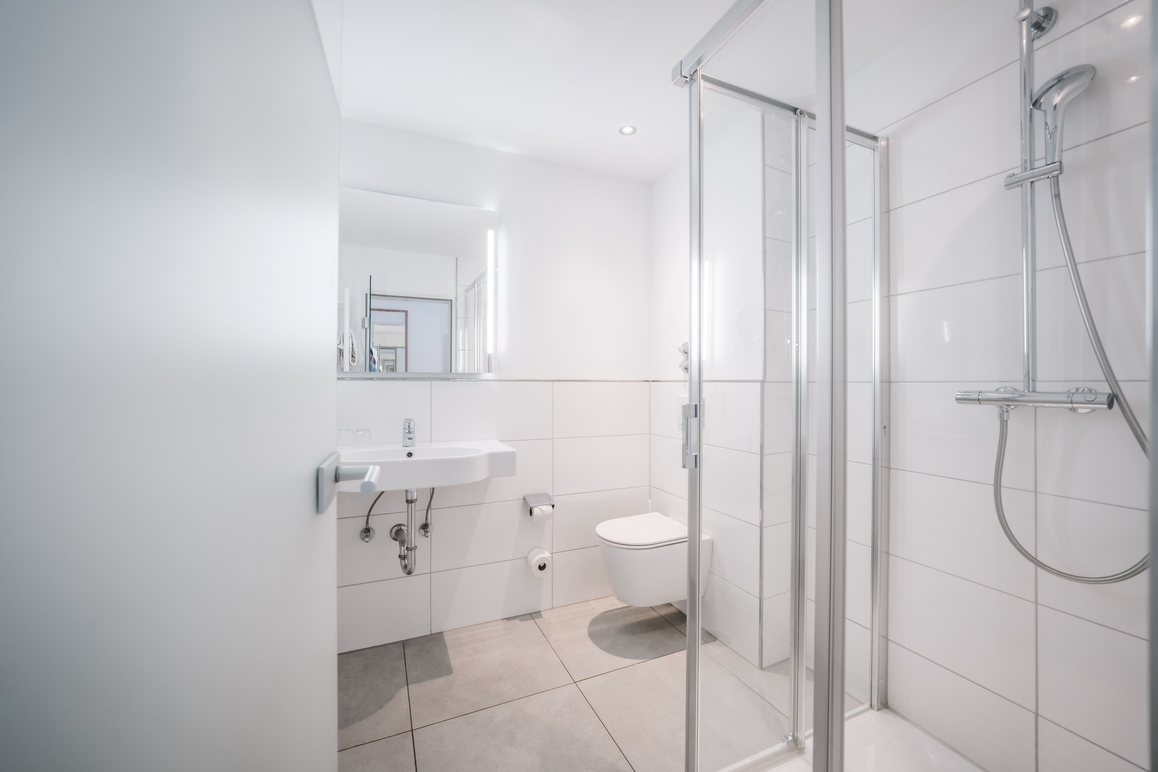standard double room | bathroom | shower, free toiletries, hair dryer, bathrobes