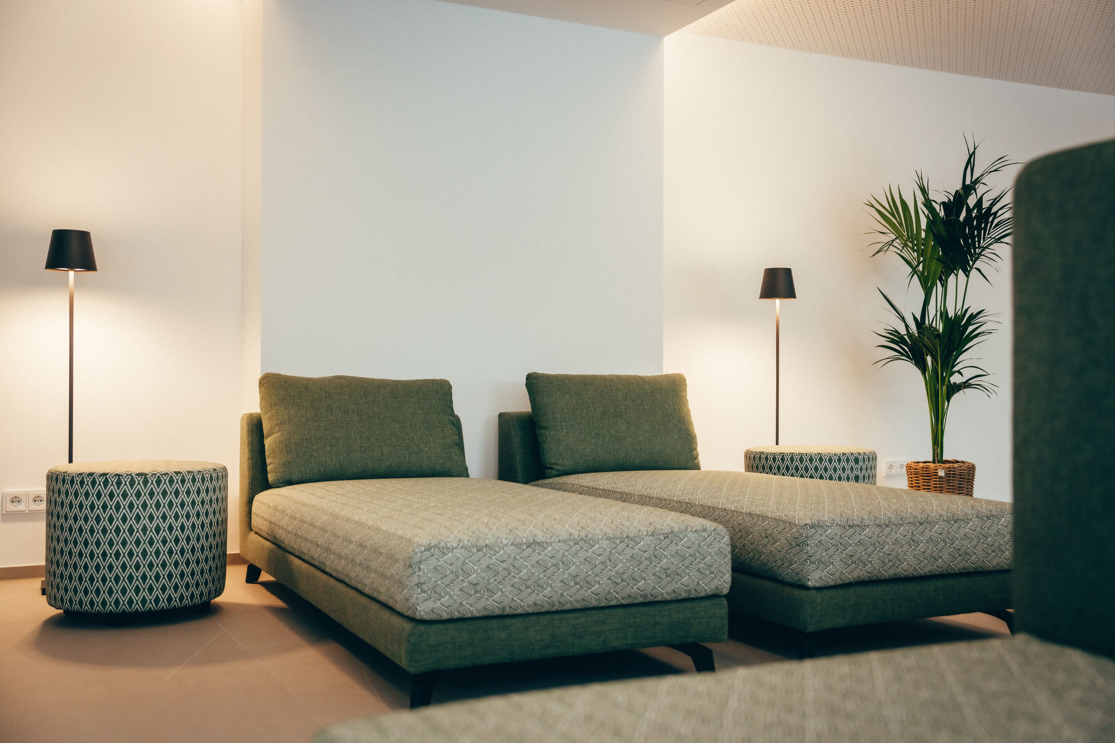 美體療程、臉部療程、2 間療程室、按摩服務