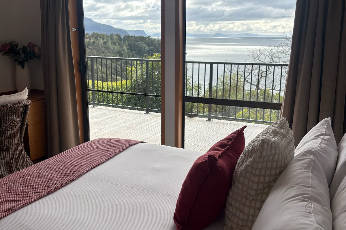 premium house, 3 bedrooms, lake view | 2 bedrooms, in-room safe, individually furnished, desk
