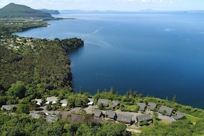 Vista frontal de la propiedad