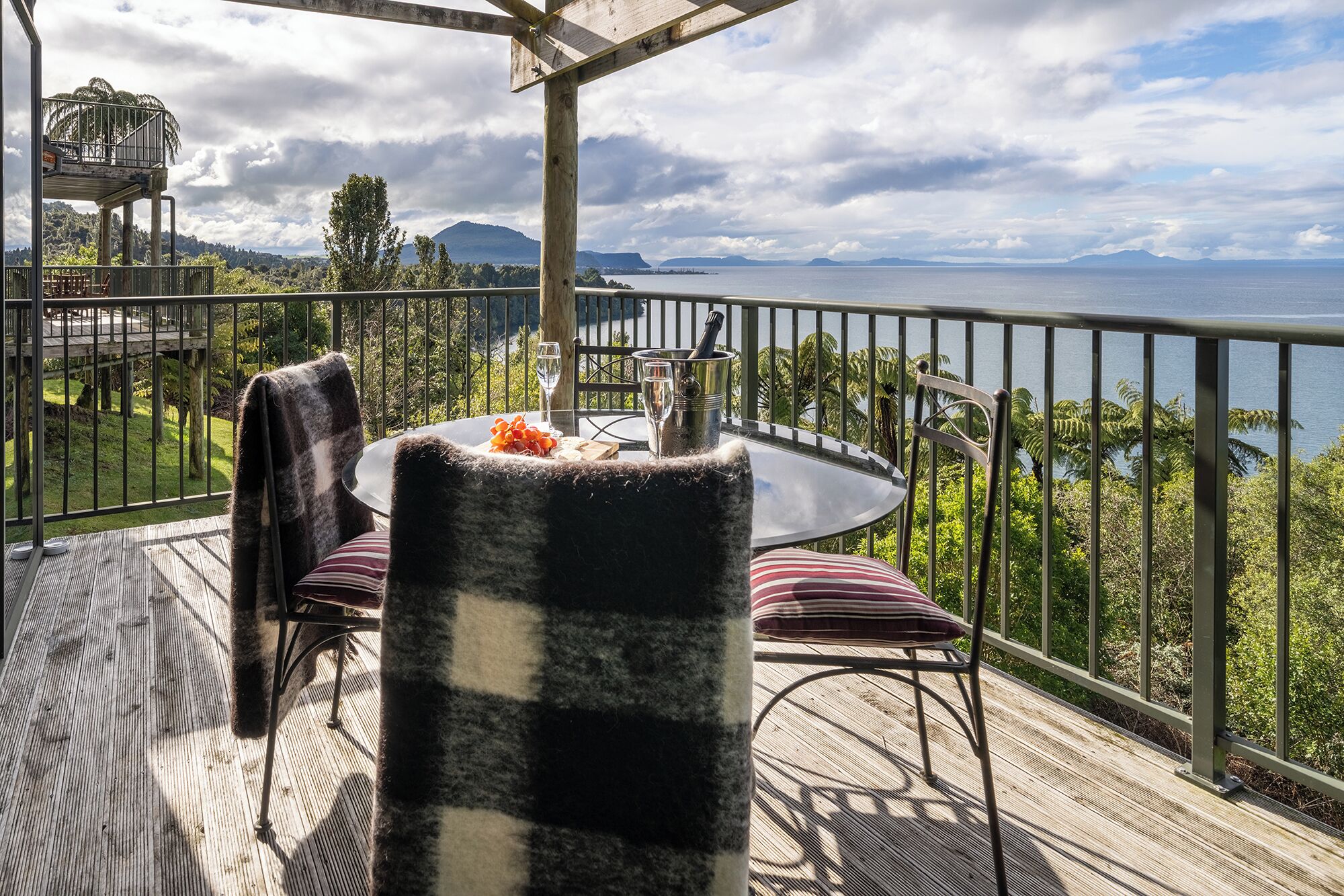 premium apartment | terrace/patio