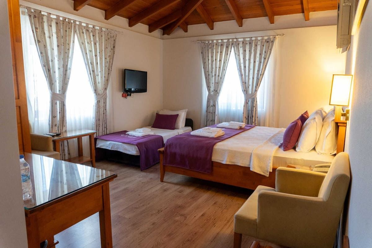 Deluxe Üç Kişilik Oda | Mısır pamuklu çarşaf takımı, minibar, odada kasa, ses yalıtımı