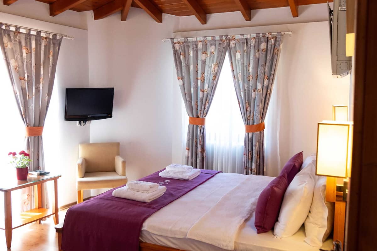 Deluxe Oda | Mısır pamuklu çarşaf takımı, minibar, odada kasa, ses yalıtımı