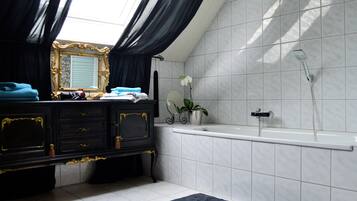 Comfort-Apartment, mit Bad | Badezimmer