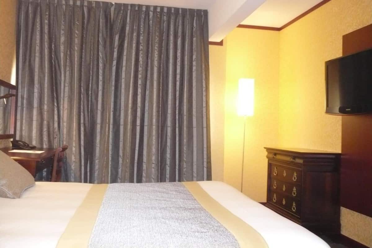 Hochwertige Bettwaren, Minibar, Schreibtisch, schallisolierte Zimmer