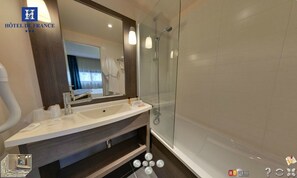 Suite Executive | Bagno | Combinazione doccia/vasca, vasca da bagno a immersione totale