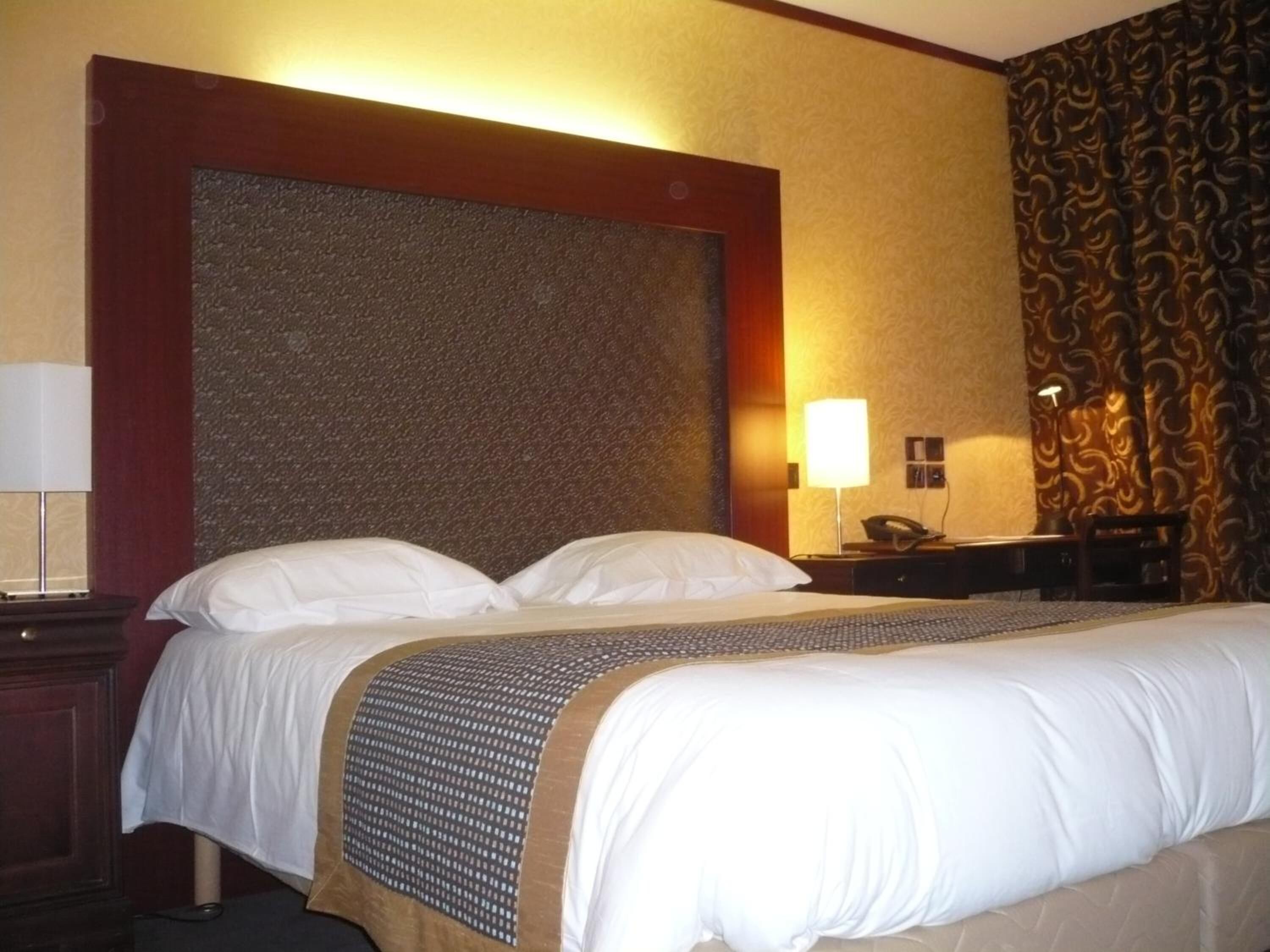Hochwertige Bettwaren, Minibar, Schreibtisch, schallisolierte Zimmer