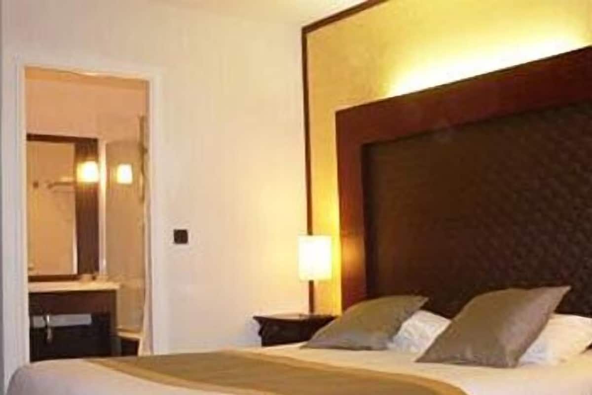 Doppel- oder Zweibettzimmer (Privilège) | Hochwertige Bettwaren, Minibar, Schreibtisch, schallisolierte Zimmer