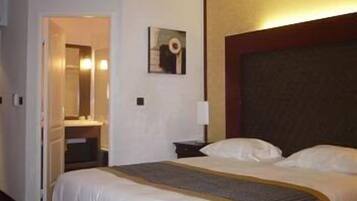 Hochwertige Bettwaren, Minibar, Schreibtisch, schallisolierte Zimmer