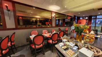 Dagelijks ontbijtbuffet (EUR 10 per persoon)