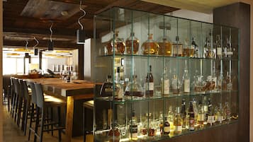 Cocktail bar