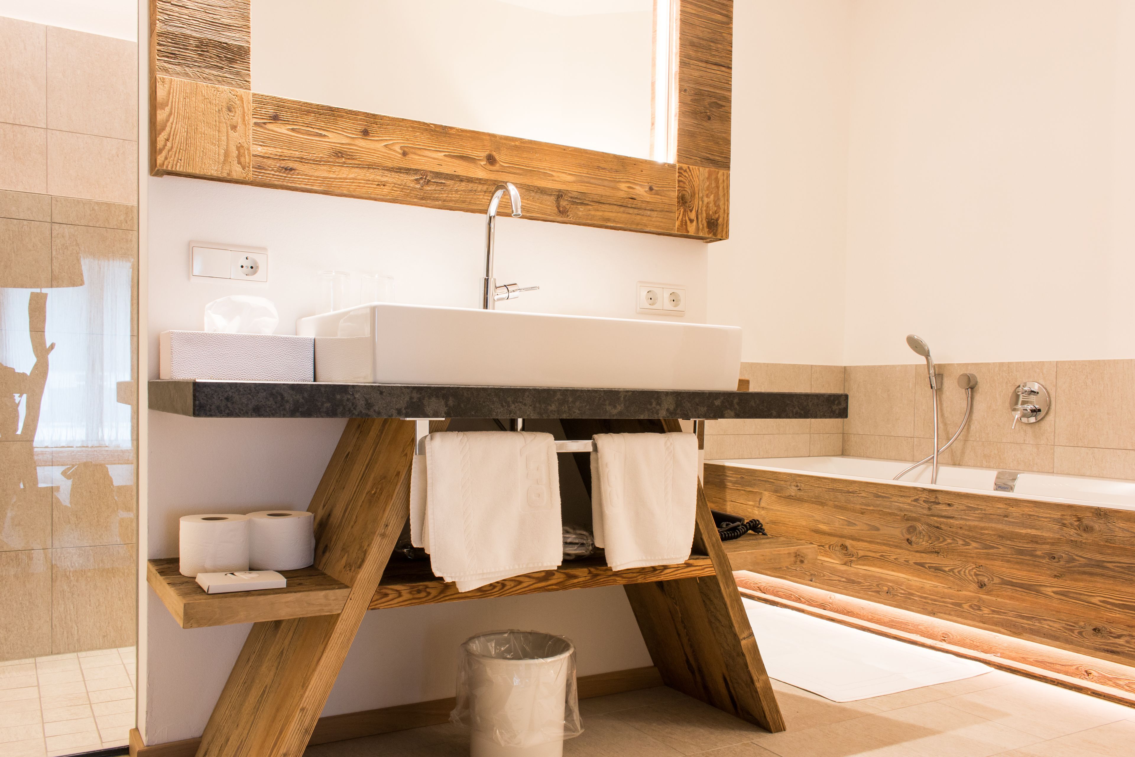 panoramic suite (panorama) | bathroom | free toiletries, hair dryer, bathrobes, slippers