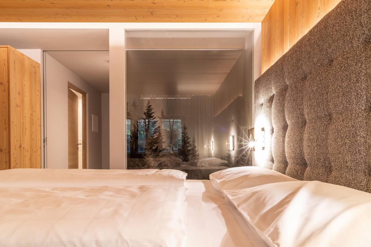 superior double room | 1 bedroom, minibar, in-room safe, desk